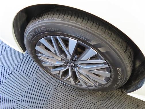 Glacier White 2025 Nissan Altima SV