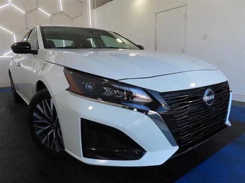 Glacier White 2025 Nissan Altima SV