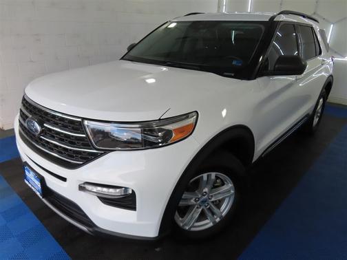White 2023 Ford Explorer XLT