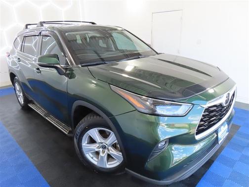Green 2023 Toyota Highlander LE