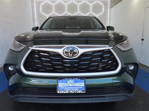 Green 2023 Toyota Highlander LE