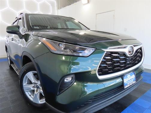 Green 2023 Toyota Highlander LE