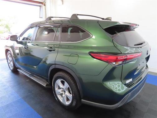 Green 2023 Toyota Highlander LE