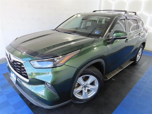 Green 2023 Toyota Highlander LE