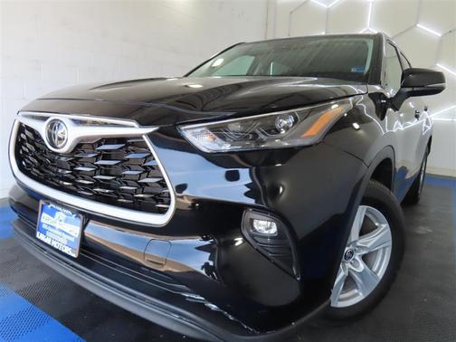 Black 2025 Toyota Highlander LE