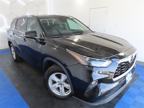 Black 2025 Toyota Highlander LE