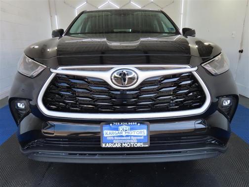Black 2025 Toyota Highlander LE