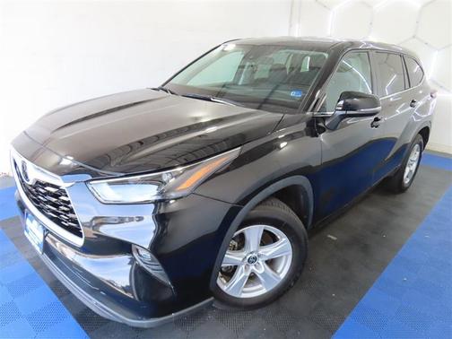 Black 2025 Toyota Highlander LE