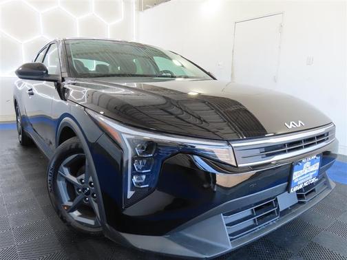 Black 2025 Kia K4