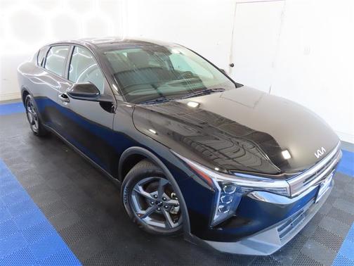 Black 2025 Kia K4