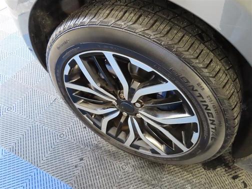 2017 Land Rover Range Rover Sport 5.0L Supercharged SVR