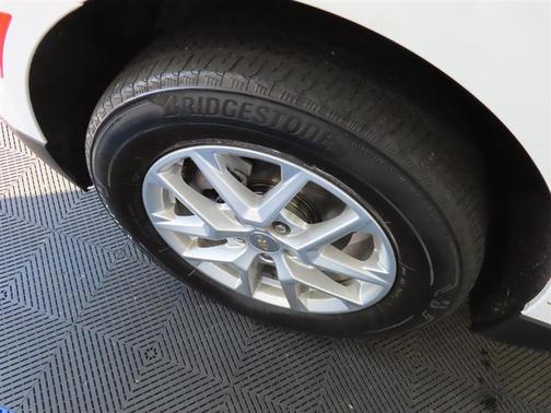 White 2023 Chevrolet Equinox 2LT