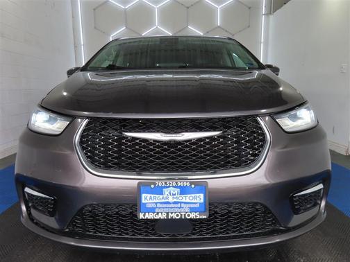 Gray 2023 Chrysler Pacifica Touring-L