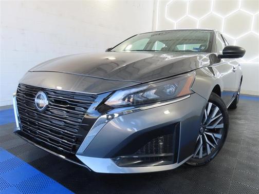 Gun Metallic 2025 Nissan Altima SV