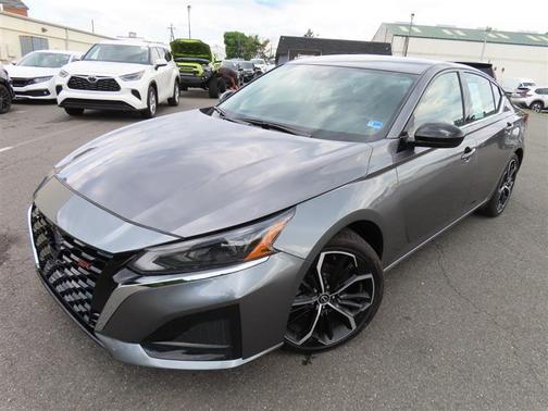 Gun Metallic 2024 Nissan Altima 2.5 SR