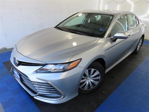 2022 Toyota Camry Hybrid LE