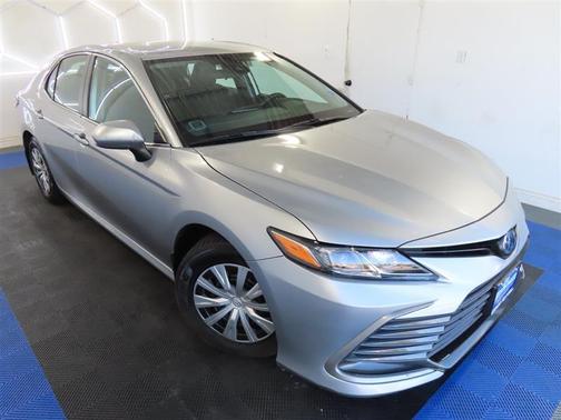 2022 Toyota Camry Hybrid LE