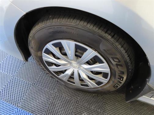 2022 Toyota Camry Hybrid LE