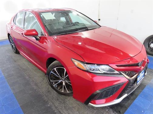 Red 2022 Toyota Camry SE
