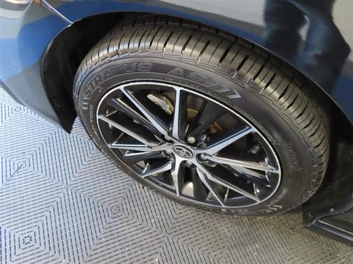 Black 2024 Toyota Camry SE