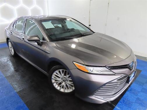 2020 Toyota Camry Hybrid XLE
