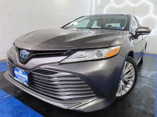 2020 Toyota Camry Hybrid XLE
