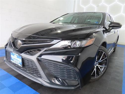 Black 2024 Toyota Camry SE