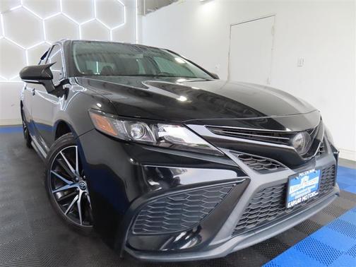 Black 2024 Toyota Camry SE
