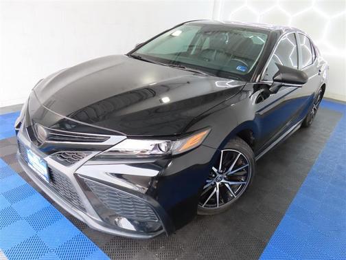 Black 2024 Toyota Camry SE