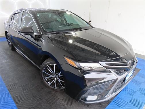 Black 2024 Toyota Camry SE