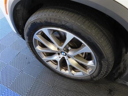 White 2024 BMW X5 sDrive40i
