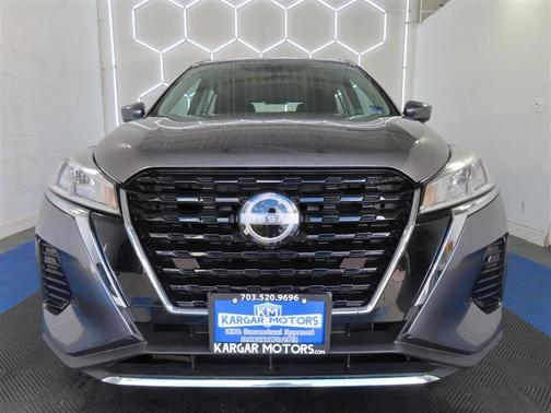 Gray 2024 Nissan Kicks SV