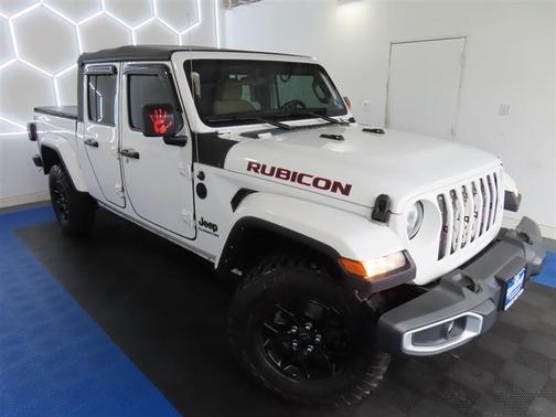 White 2022 Jeep Gladiator Sport