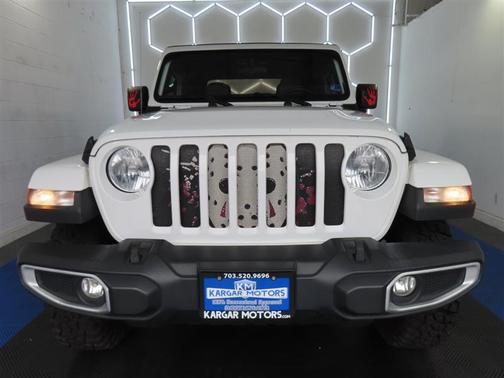 White 2022 Jeep Gladiator Sport