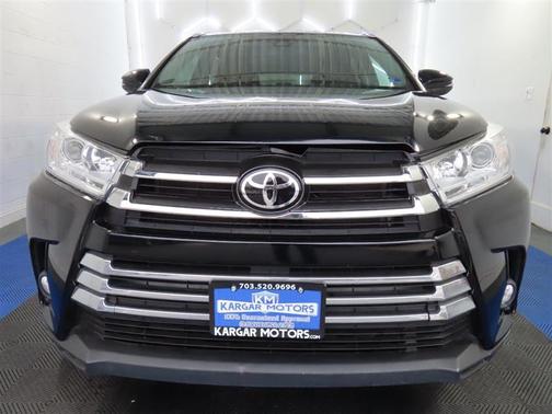 Black 2019 Toyota Highlander XLE