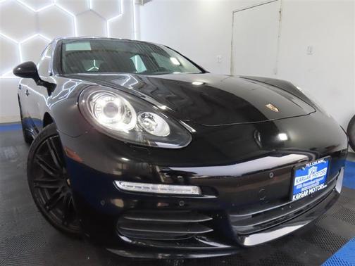 2016 Porsche Panamera Edition