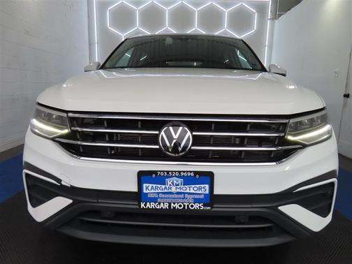 Pure White 2024 Volkswagen Tiguan 2.0T SE