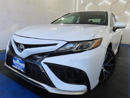 White 2024 Toyota Camry SE