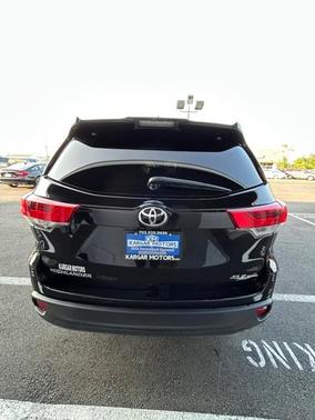 Black 2017 Toyota Highlander XLE