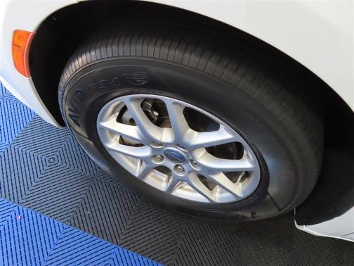White 2024 Chrysler Pacifica Touring-L