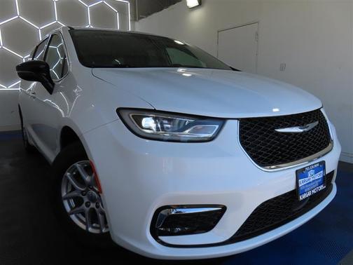 White 2024 Chrysler Pacifica Touring-L