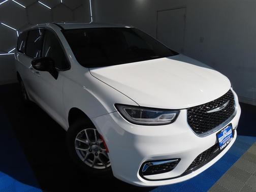 White 2024 Chrysler Pacifica Touring-L