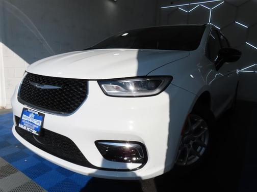 White 2024 Chrysler Pacifica Touring-L