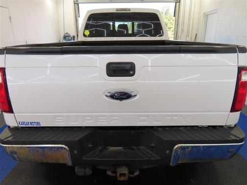 White 2016 Ford F-450 Lariat
