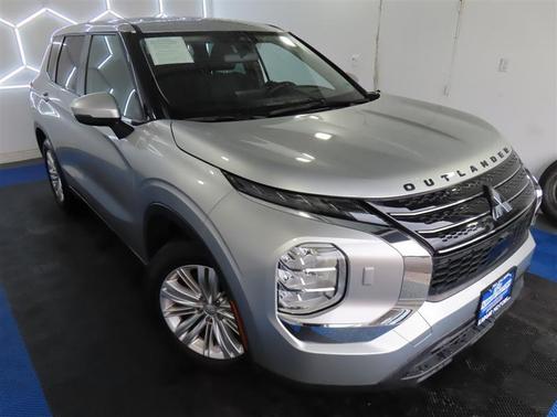 2023 Mitsubishi Outlander ES