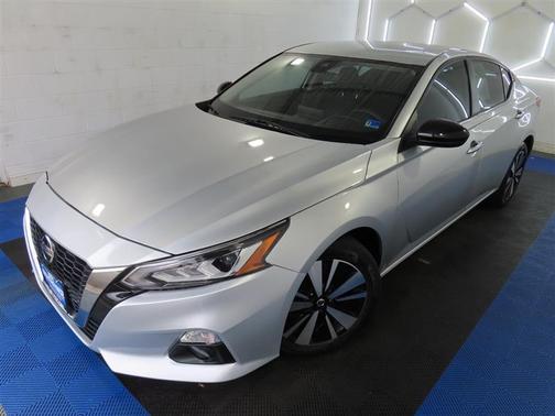 Silver 2022 Nissan Altima 2.5 SV