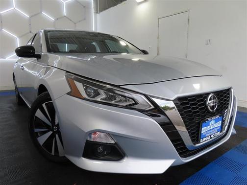 Silver 2022 Nissan Altima 2.5 SV