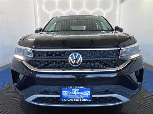 Deep Black Pearl Effect 2022 Volkswagen Taos 1.5T SE