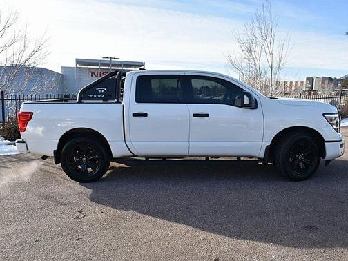 2023 Nissan Titan SV