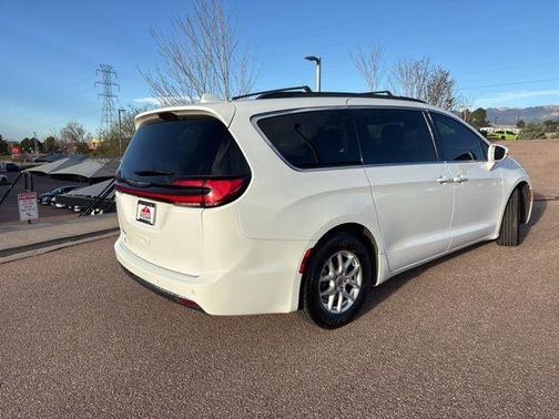 2022 Chrysler Pacifica Touring-L